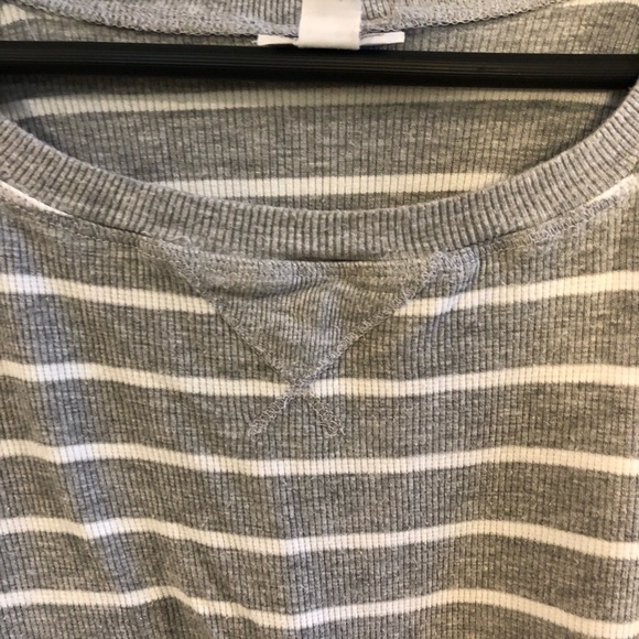 A Pea in the Pod STRIPED gray ribbed pullover - Picture 5 of 7